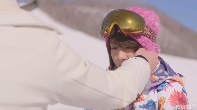 平祐奈の顔の雪をはらって…磯村勇斗のツンデレ対応がゲレンデも溶けるレベル 6枚目