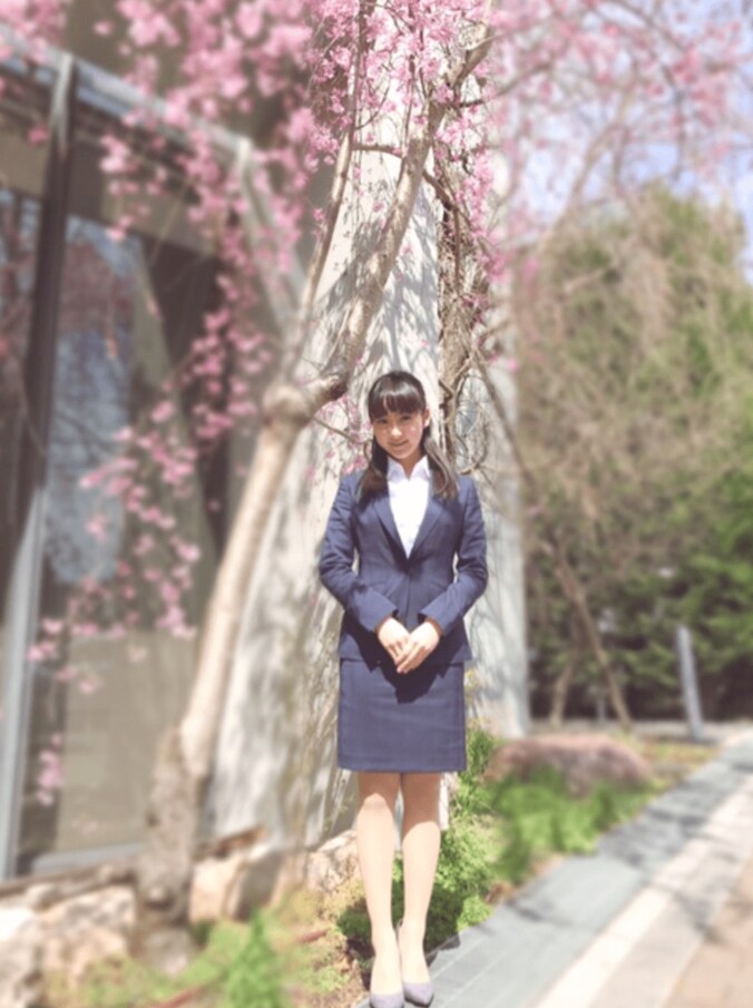 平祐奈、女子大生に　スーツ姿に絶賛の声 2枚目