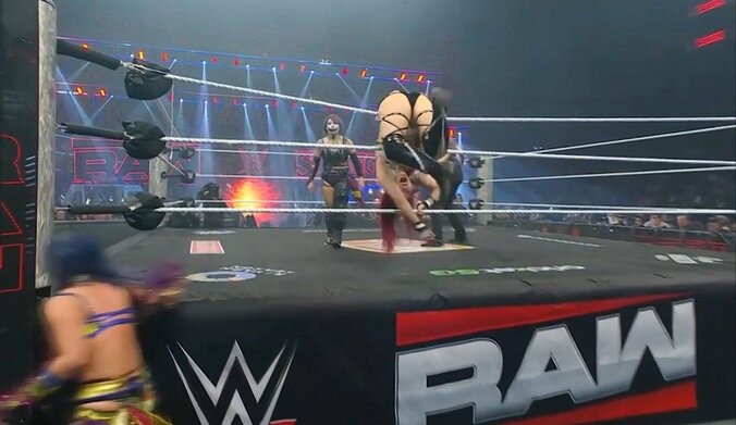 見事な受け身を披露したイヨ・スカイ