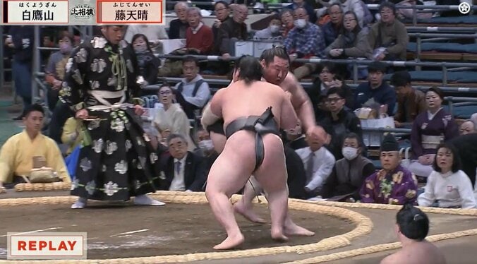 「どんな身体能力だよ」館内が騒然 “腰砕け”状態から驚異の大逆転 「あそこから残れるとかヤバい」 4枚目