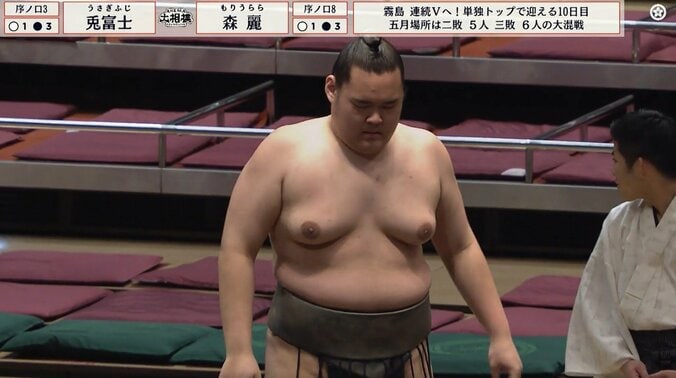 「ギャッ！」一体、どうした？ 力士が突如、苦悶の声 相手力士も沈痛な面持ち「どうしたの」「大丈夫か？」心配の声 4枚目