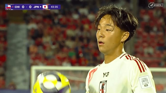 爆速すぎないか？ 驚きの“カウンター潰し”に解説・実況が絶叫！「ブラボー！」「キッカーでしたよね？」U-20日本代表DFの献身守備が話題 5枚目