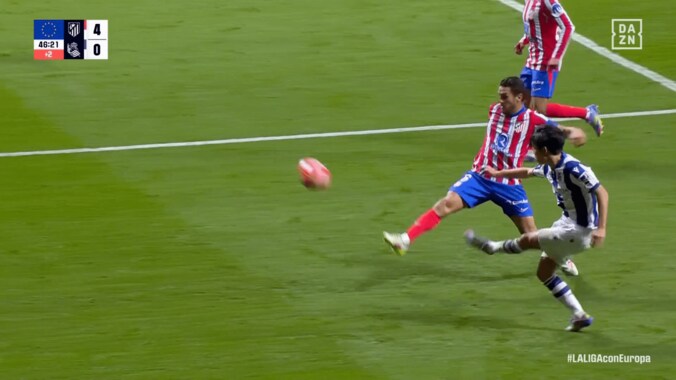 「マジで可哀想…」久保建英の“超絶クロス”がアシスト未遂→ファンから悲痛続々「久保しかチャンス作ってないやん」「もう移籍しよう」 3枚目