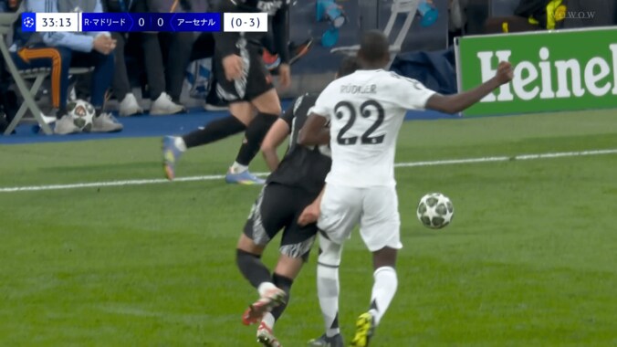 「きたねぇぞリュディガー！」悪質な“膝蹴りアフターファウル”にSNS大荒れ「極悪やろ」「UFCかよ」「どんだけ削りたいねん」 3枚目