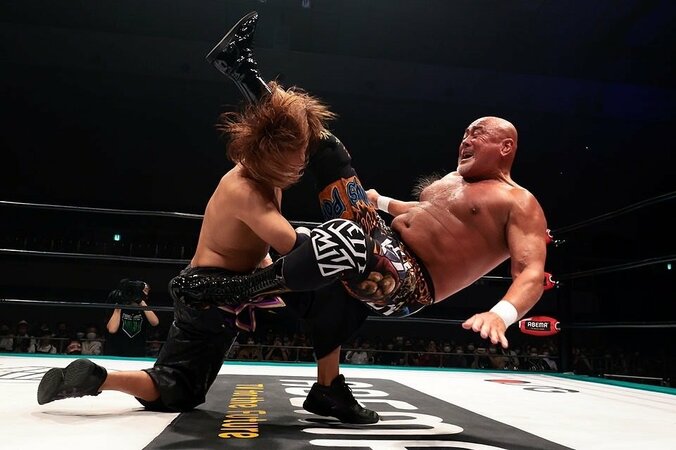 武藤敬司「次（の入場テーマ曲）は『TRIUMPH』だよ、きっと。じゃあ、自ずと限られるな」 福岡での激闘を終え試合後は感慨深げ 2枚目