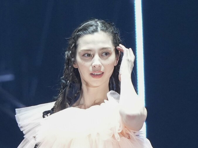 【写真・画像】中条あやみ「顔ちっちゃ！」「色気がスゴい」ド迫力な美しさにファンからため息 異次元スタイル＆ほっそり美脚に熱視線「可愛さが過ぎる」　1枚目