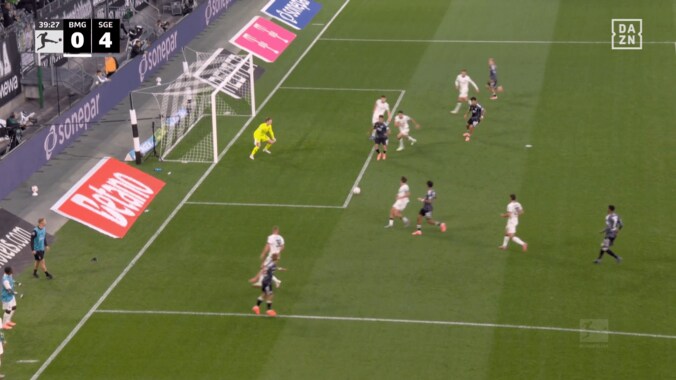 天才かよ！ 堂安律が“股抜きクロス”で１試合２アシスト目「スーパーすぎる！」「左に流れても仕事するな」精密な左足にファン大興奮 2枚目