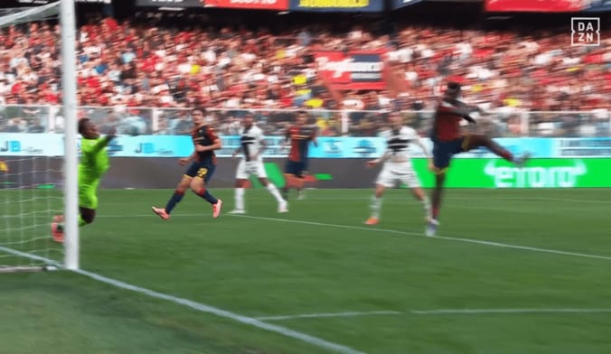 鋭く反応する鈴木彩艶