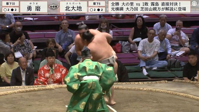 【写真・画像】「脳が揺れてる」土俵下に激しく落下した力士に元大関が“寄り添う“真摯な振る舞い「わざわざ下りて…」　1枚目