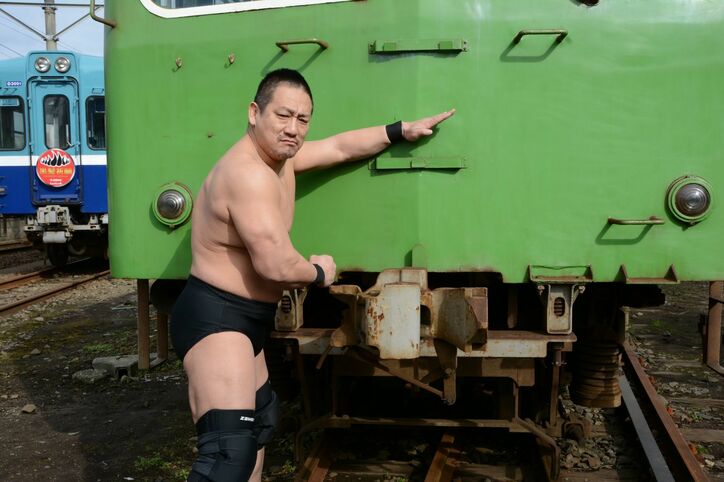 世界初!DDTが銚子電鉄とのコラボで「電車プロレス」開催