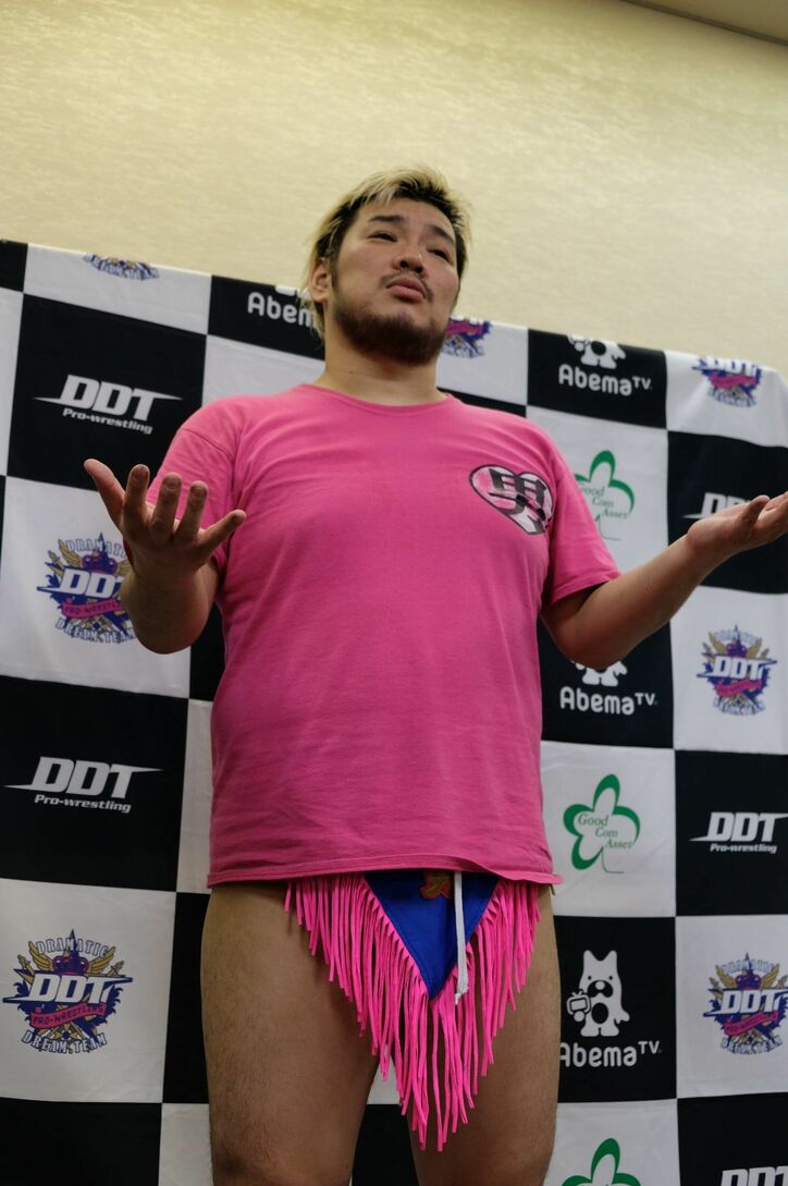 最凶チャレンジャー・男色ディーノ、DDT新時代を担う竹下幸之介と直接対決　「アンタも生き様を見せつけなさい」