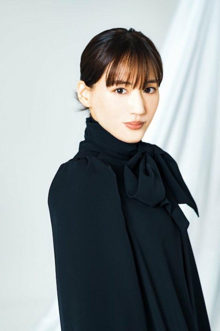 綾瀬はるかインタビュー 女優業は「ワクワクがなくなったら終わり」隙間時間はブルース・リーのアクション鑑賞