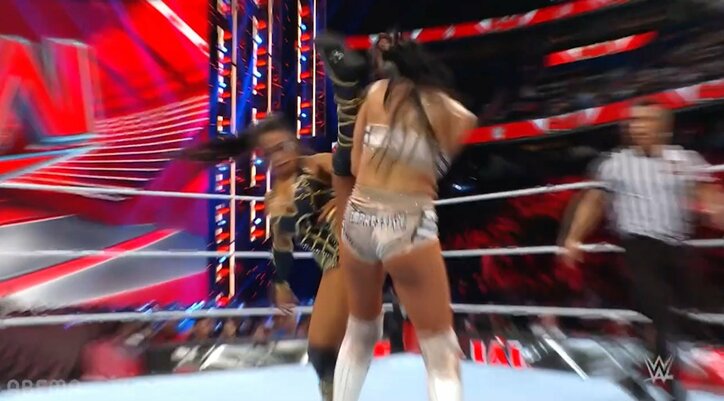 狂暴女子レスラー、“一撃KO”量産で大ヒールへ一直線 “必殺”回し蹴りの破壊力がスゴイ