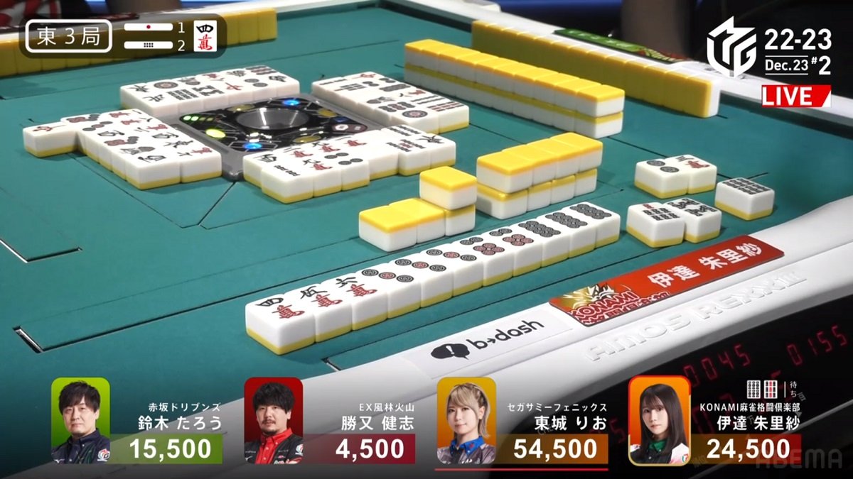 手牌の活きがよすぎる！卓上で踊りまくる牌に裏ドラ3枚にファン