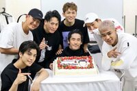 三代目JSB小林直己の誕生日に祝福殺到　特製のバースデーケーキは“似顔絵”入り