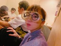 「なかなかシュールでしょ」飯豊まりえ、焼肉屋でゴーグル!? 不思議と違和感ない姿に反響