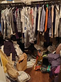 山田花子『洋服整理』