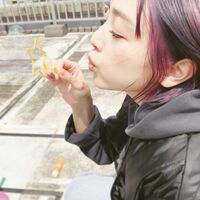 安達祐実、娘が染めた“ピンクパープルヘア”披露し「神カワイイ」「とても38歳には見えない」の声