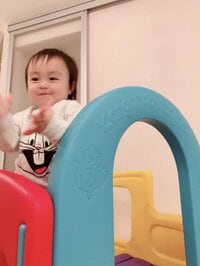 アレク、息子のために自宅に滑り台を設置「めっちゃ喜んでる」