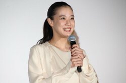 蒼井優、33歳誕生日にサプライズケーキ登場も「台本に書いてあった」と暴露