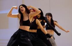 腰を痛め足にヒビも…あまりの激しさにケガ人が続出！超難易度の高い課題曲で緊急事態、HYBE米オーディション