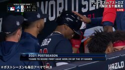 「怒った」歓喜の先頭打者弾が一転…ベンチ内の手荒すぎる祝福に「叩かれすぎ」ファン同情