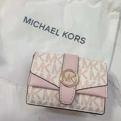 「3万3000円が8250円でした」元ギャルママモデル、アウトレットで購入した財布の会計金額に驚き