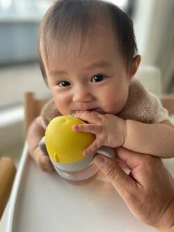 山本圭壱、ワンオペした日の娘の姿を公開「まだまだアタシたちとは一緒のご飯ではございません」 