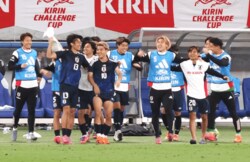 歴史的ブラジル撃破の直後…なぜ堂安律と久保建英はゴール裏に直行した？“ファン目線”を象徴する胸熱シーン「1人で行かせるのは可哀想だなって」