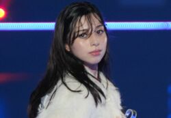 濡れ髪がセクシー！“奇跡の9頭身”中条あやみ「オーラすごい」「女帝かよ」笑顔とクールを使い分ける圧巻のステージングにファン惚れ惚れ