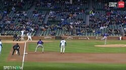 球場騒然！これでホームランが入るの…！？ カブス・鈴木誠也が放った“高速弾丸アーチ”の弾道が低すぎると話題に　センターライナーかと思ったら… 伸びてそのまま着弾する瞬間