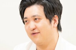 “彼女いない歴33年”のカカロニ栗谷、美女3人にモテる大チャンス到来！ 小麦肌グラドル「ギャップが好き」