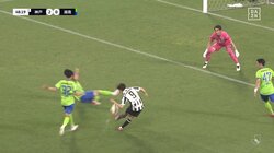 「イニエスタみたいになりつつある」日本代表初選出 25歳FWの超絶コントロールショットが話題沸騰「期待しかない」「惚れ惚れする」