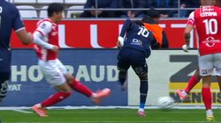 「寄せが甘い」「ポジションもプレスも微妙」日本代表DF、目の前で失点を許してファンから厳しい声