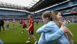 「ユイは本当に天才！」長谷川唯がチームメートと笑顔で抱き合う瞬間　ダービーマッチ勝利に大貢献で監督&選手たちが大絶賛の嵐