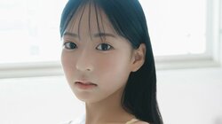 奥村桃夏、部屋でまったり“ゆるふわかわいい”カット ヤンマガWeb「NEXT推しガール！」