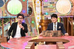 「右、断崖絶壁！ヤバい！」 危険な山道に倒木で一度は断念も…その先には広大な牧草地が 酪農を“諦めた”夫婦が守る土地