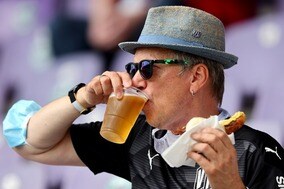 「試合中のビールは禁止」カタールW杯、観客に対する“規制”の方針に英紙仰天！ 「電子タバコは家に置いていけ」