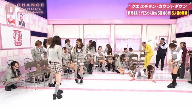 「マジで痛いんだよ！」美女キャバ嬢らが“電流ビリビリ”に悶絶→大転倒！オズワルド伊藤「バラエティの顔に」 5枚目