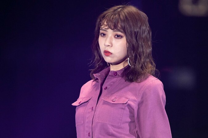 渡邉理佐の”あっかんべー”に大歓声！ 欅坂46が『TGC』ランウェイ歩く 2枚目