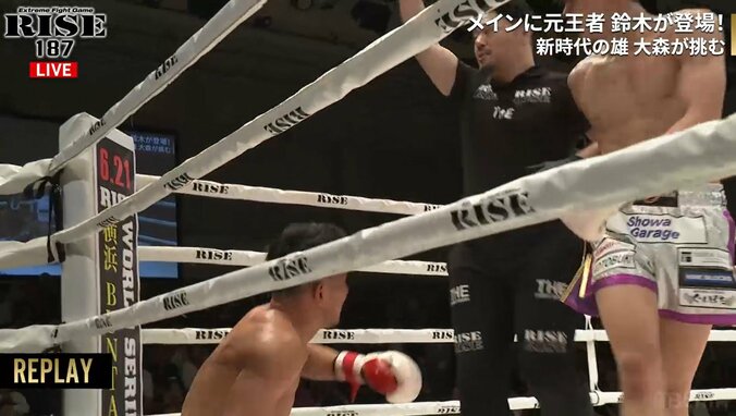 2ラウンド終了間際、奥山の右が炸裂