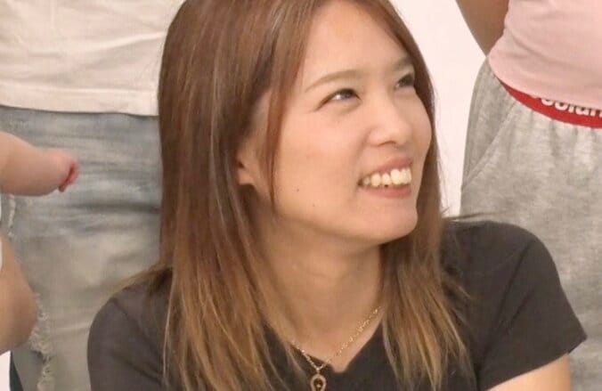 【写真・画像】37歳のおばあちゃんの若すぎるビジュアル＆家族構成に衝撃「待って！誰がおばあちゃんか分からない！」　1枚目