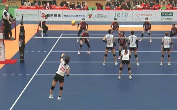 鋭く曲がって落ちた