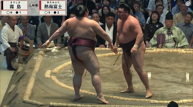 「温厚な霧島が…」取組直後に“激高”、熱海富士に詰め寄る 一体、何が? 「立ち合い?」「あれはイラっとする」ファン困惑 5枚目