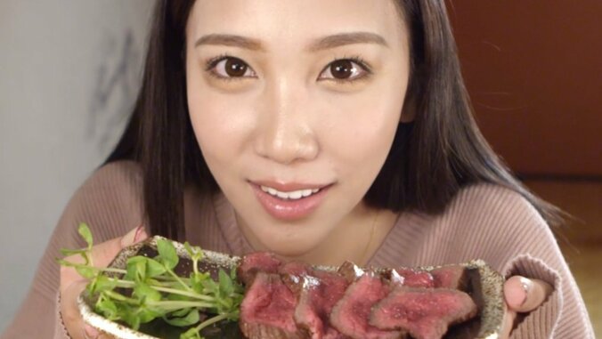 『網の上で変身、その可能性無限大』ざわちん、激ウマ肉料理でメシテロ敢行 1枚目