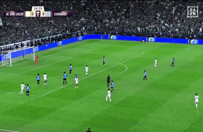 ACLE決勝で騒然！アル・アハリ80億円FWが“驚愕カーブ弾”を川崎ゴールに突き刺した瞬間「個の暴力すぎる」「ゲームのシュートやん」「凄すぎない？」 4枚目
