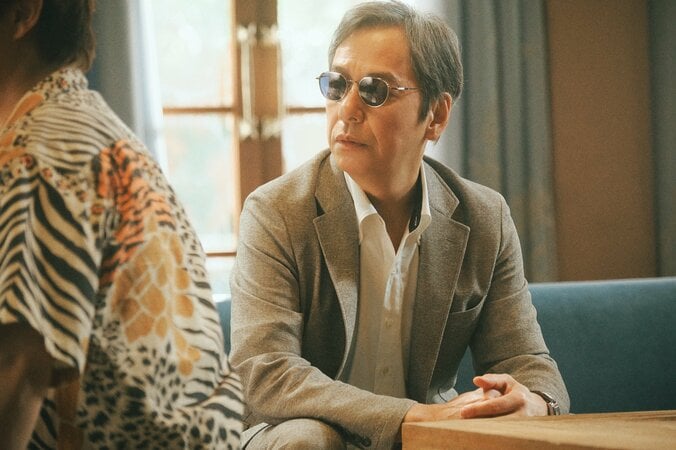 【写真・画像】大御所俳優に4股不倫が発覚！？ 「賠償金ヤバそう」「自業自得」 女性陣が総批判の『バカンスの法則』第3話　1枚目