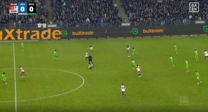 【写真・画像】ウソでしょ…！？ 伊藤洋輝、目を疑う“まさかの展開”「そこ通すんかい！」予想外の“グラウンダークロス”にスタジアム騒然「すげえパス」「上手すぎやろ」　1枚目