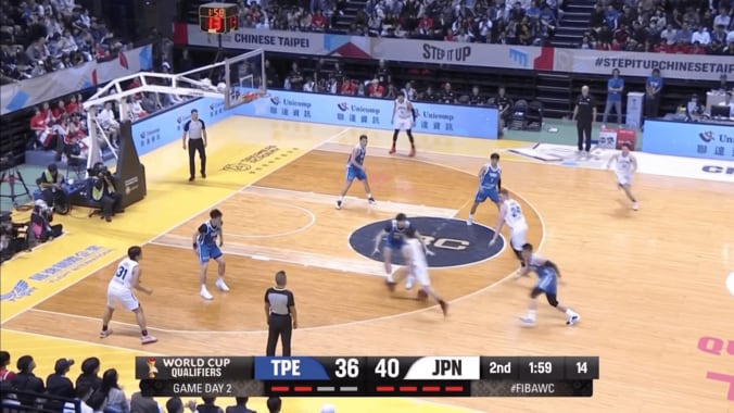 「うぁー！」日本代表PGの“セルフ股抜きパス”に解説絶叫！「どうやって出した？」「アンビリーバブルや」齋藤拓実の“魔術”にファンも騒然【バスケＷ杯予選】 5枚目