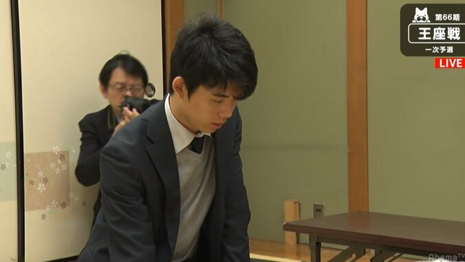 将棋・藤井聡太四段　激動の2017年を勝利締め／王座戦一次予選 1枚目